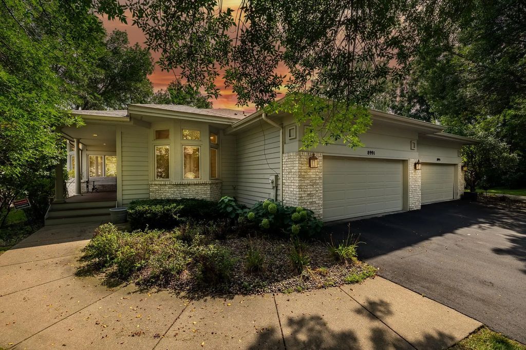 8991 Ferndale Lane, Eden Prairie