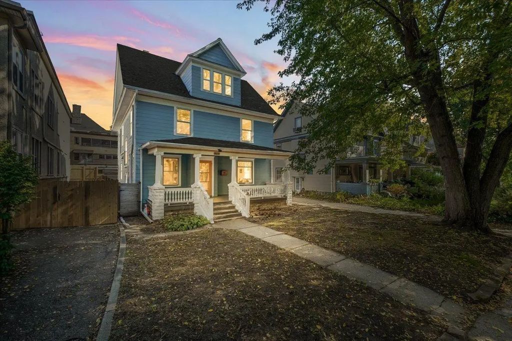 2017 Emerson Avenue S, Minneapolis