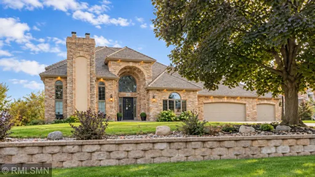 9405 Wedgewood Drive, Woodbury