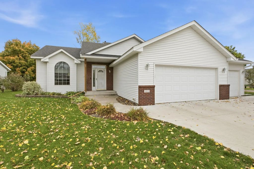 300 10th Avenue N, Sartell