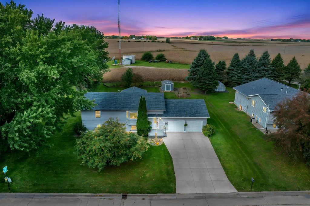 906 Summit Drive, Fairmont
