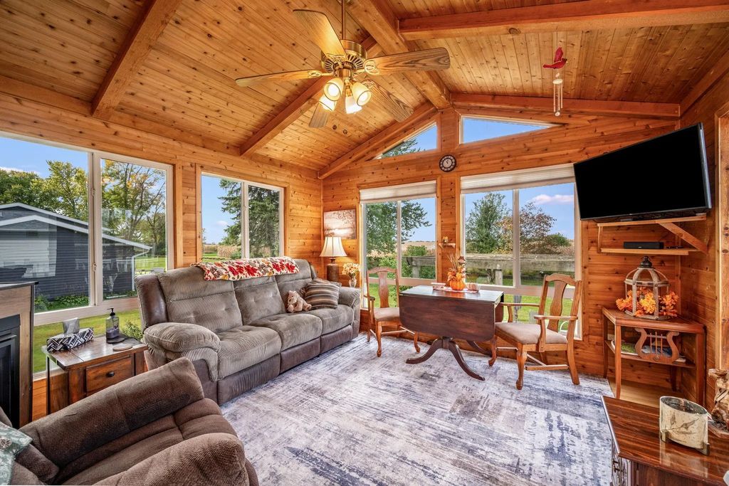 906 Summit Drive, Fairmont
