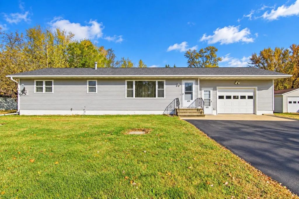 435 Main Street, Boyceville