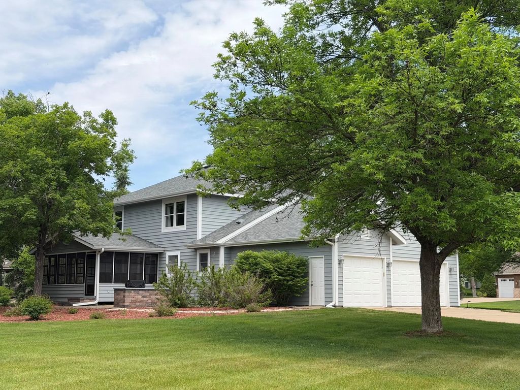 2721 Meadowrose Boulevard, Saint Cloud