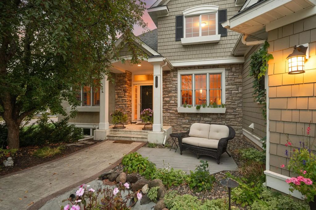 7757 7th Street N, Oakdale