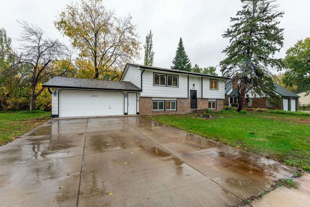 6908 64th Avenue N, Brooklyn Park