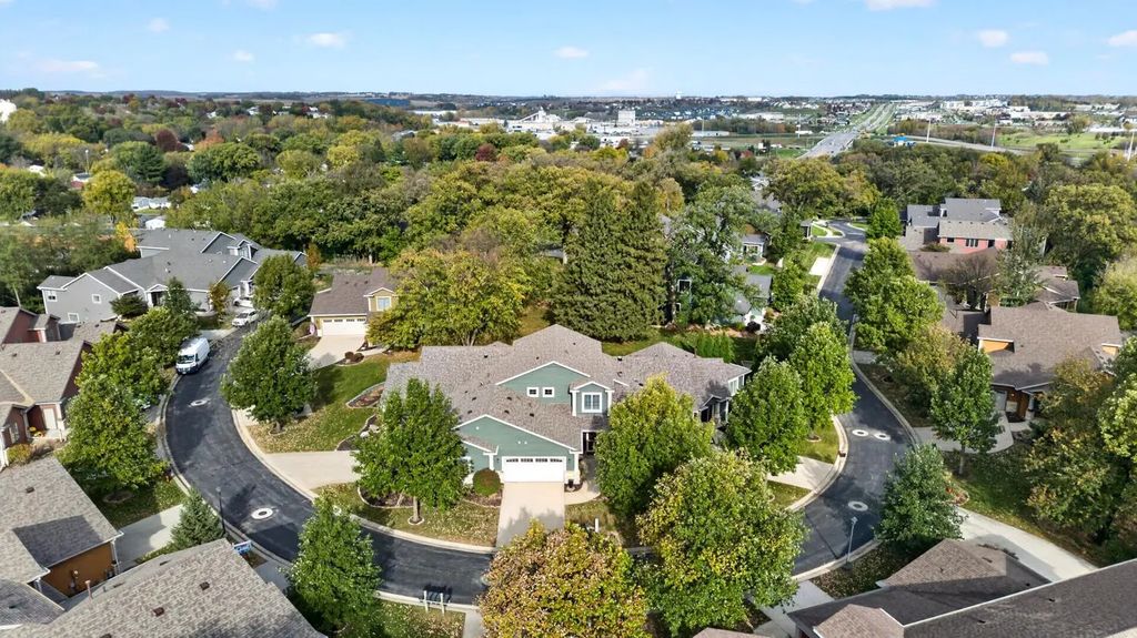 671 Panorama Circle Nw, Rochester