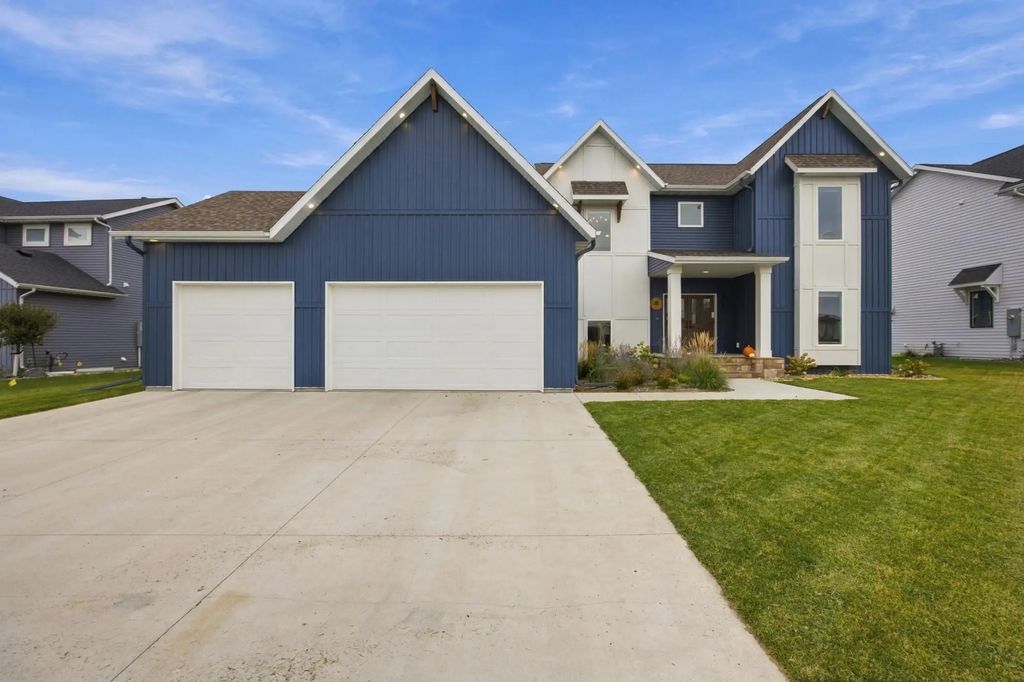 6187 49th Avenue S, Fargo