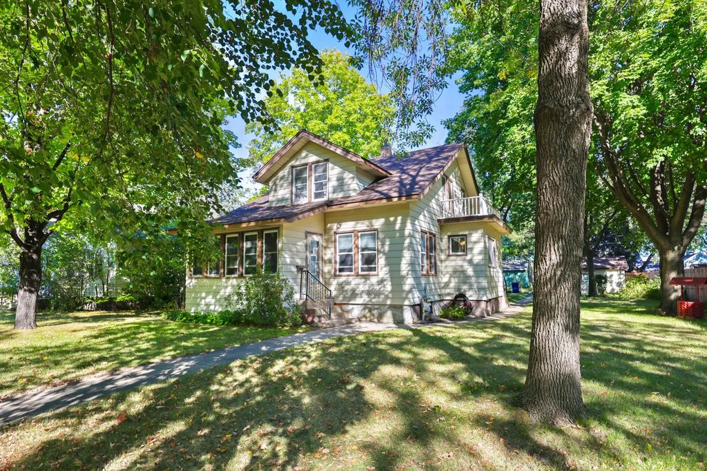 1102 16th Avenue S, Saint Cloud