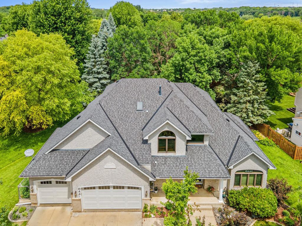 8441 W Lake Drive, Chanhassen