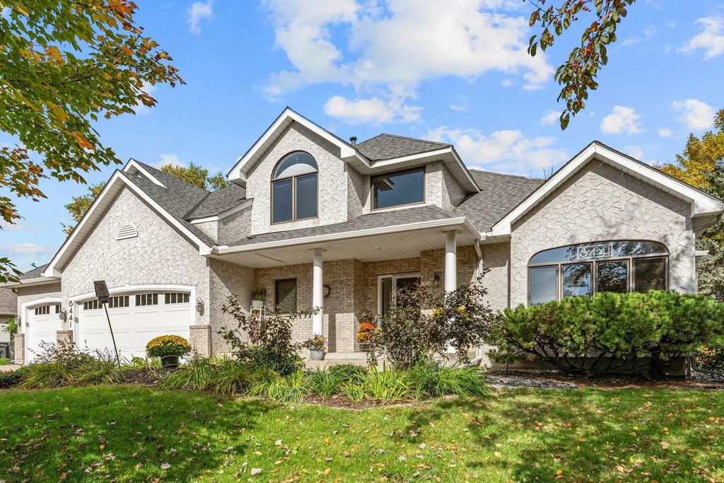 8441 W Lake Drive, Chanhassen