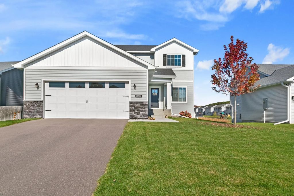1010 Triumph Trail Ne, Isanti