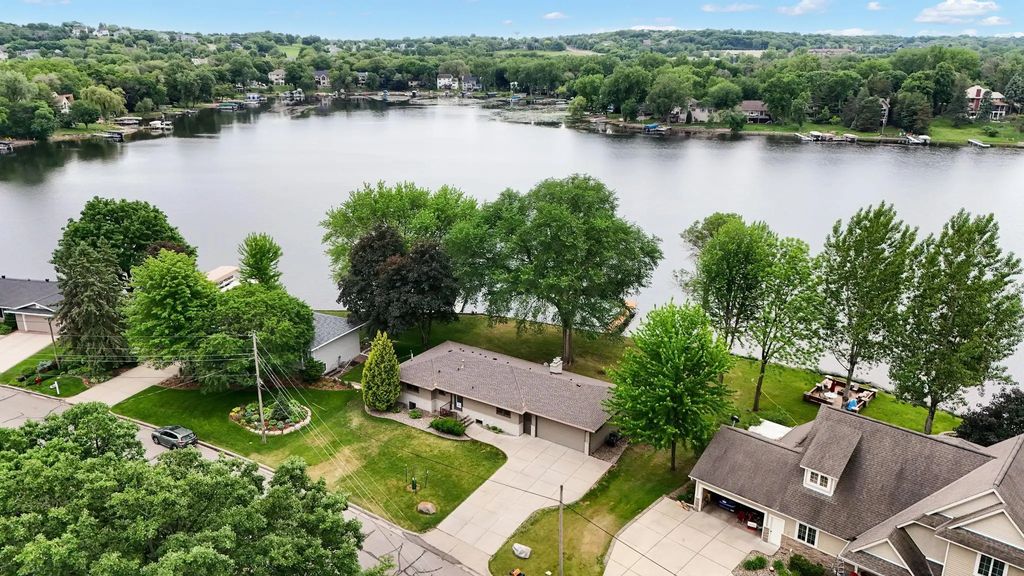 1303 Crystal Lake Road E, Burnsville
