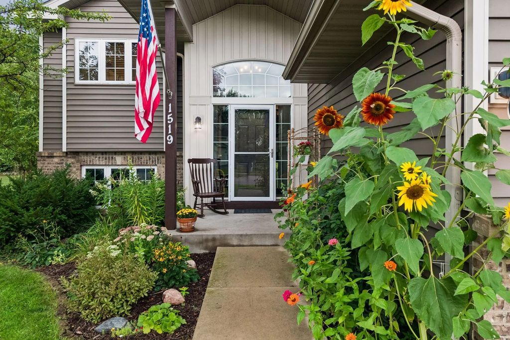 1519 Hidden Trail, Mayer