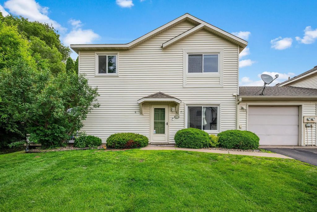 1521 Clemson Drive B, Eagan