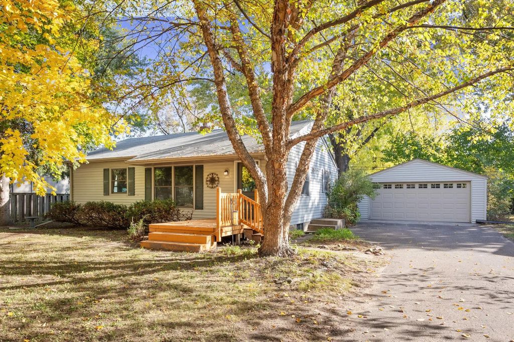 2938 Albert Street N, Roseville