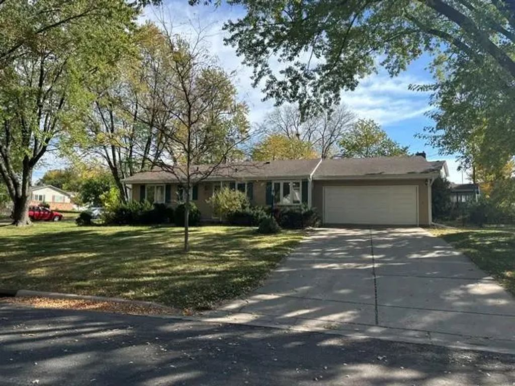 3301 Selkirk Drive, Burnsville