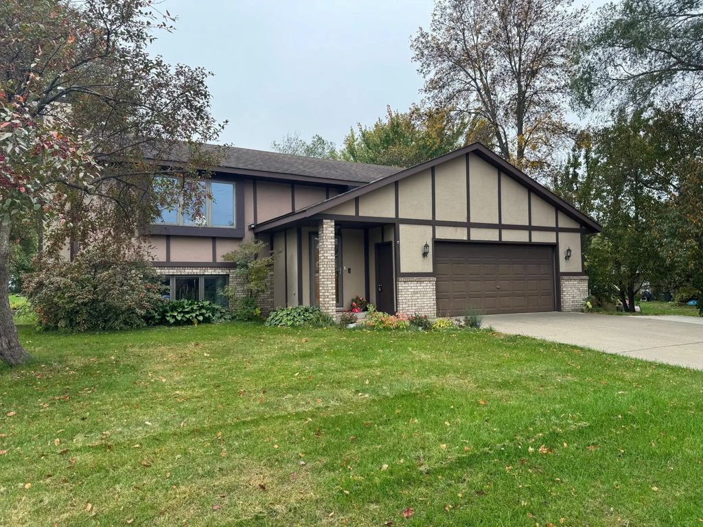 902 4th Avenue Ne, Little Falls