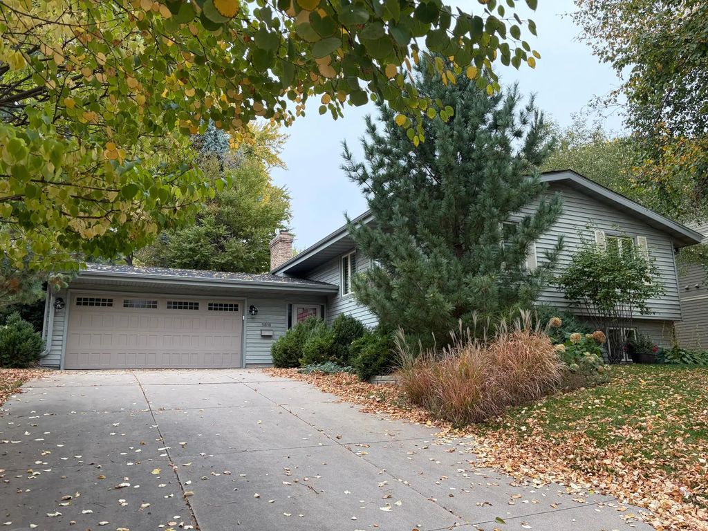5616 Countryside Road, Edina