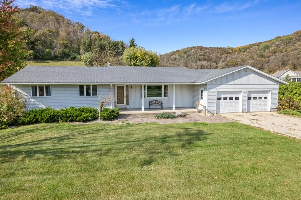 22516 Highway 248, Rollingstone
