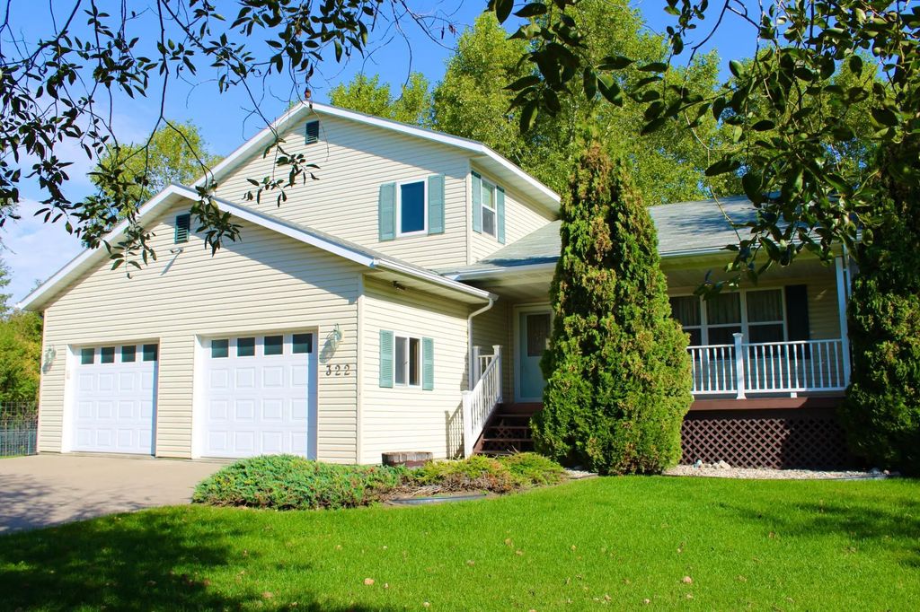 322 Oriole Avenue N, Thief River Falls
