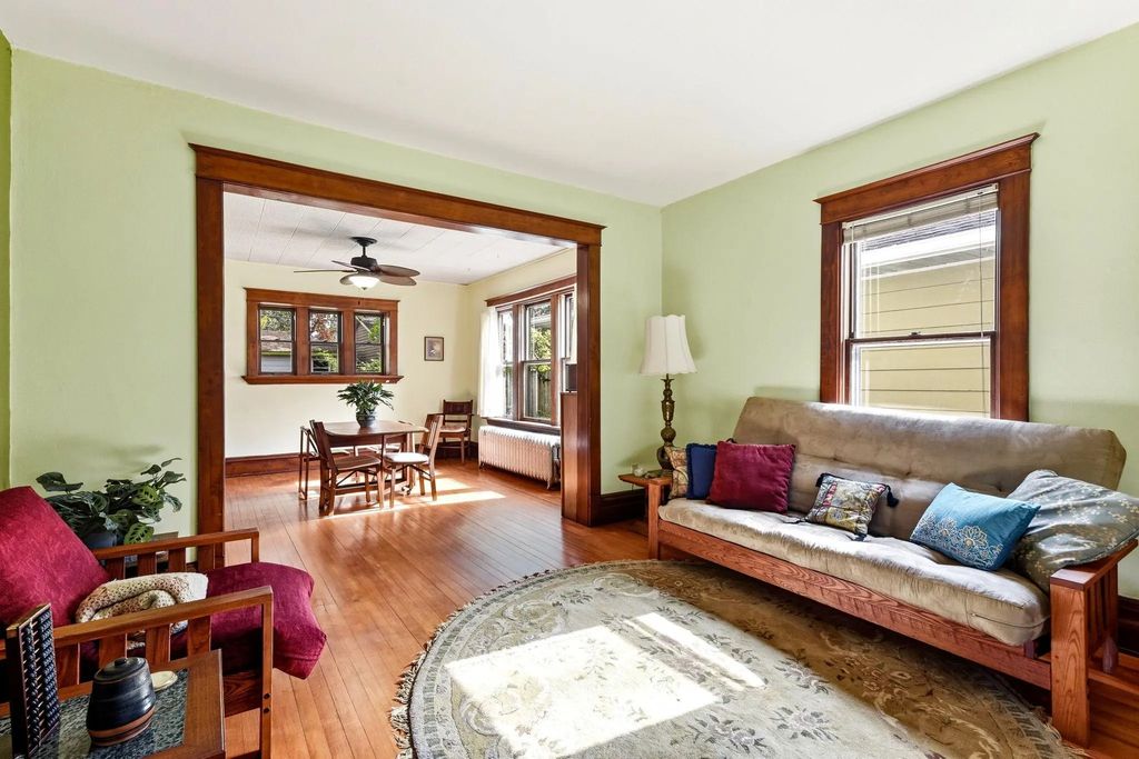 4339 Columbus Avenue, Minneapolis