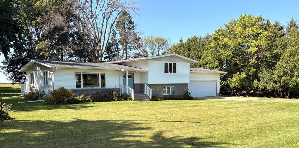 10835 690th Avenue, Emmons