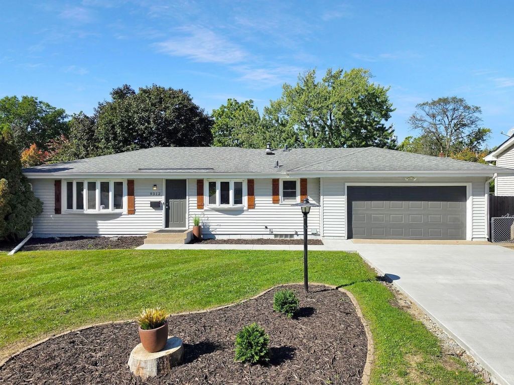 9312 Oakland Avenue S, Bloomington