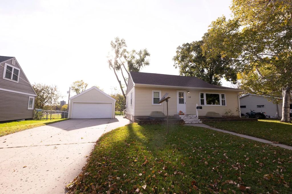 118 S Oregon Avenue, Morris