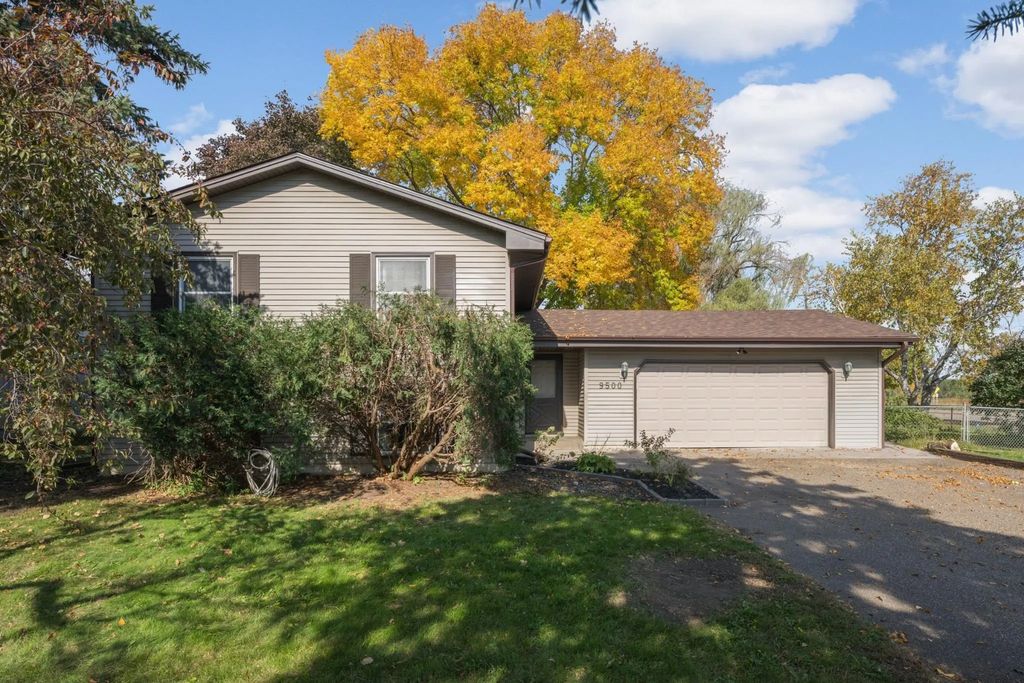 9500 99th Place N, Maple Grove