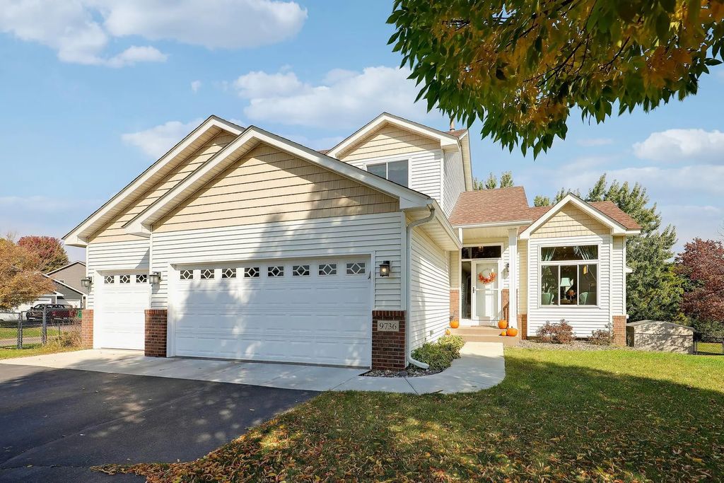 9736 Evergreen Avenue N, Brooklyn Park