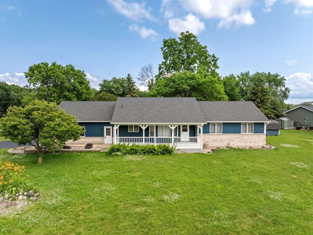 833 Tyrol Lane, Shakopee