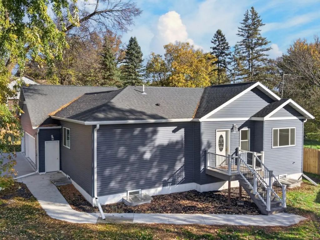 1105 E Mount Faith Avenue, Fergus Falls