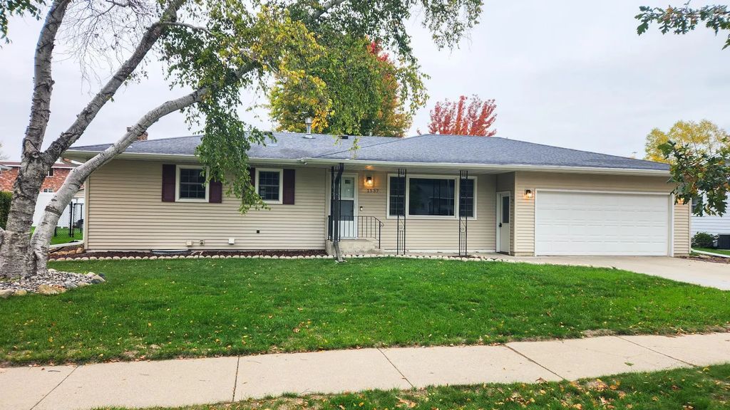 1537 22nd Avenue S, Fargo