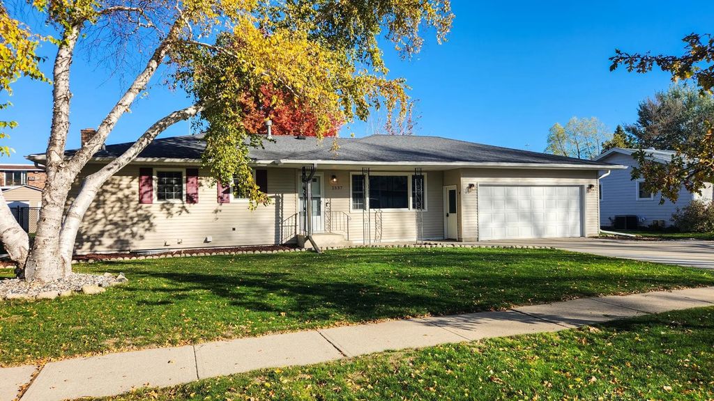 1537 22nd Avenue S, Fargo