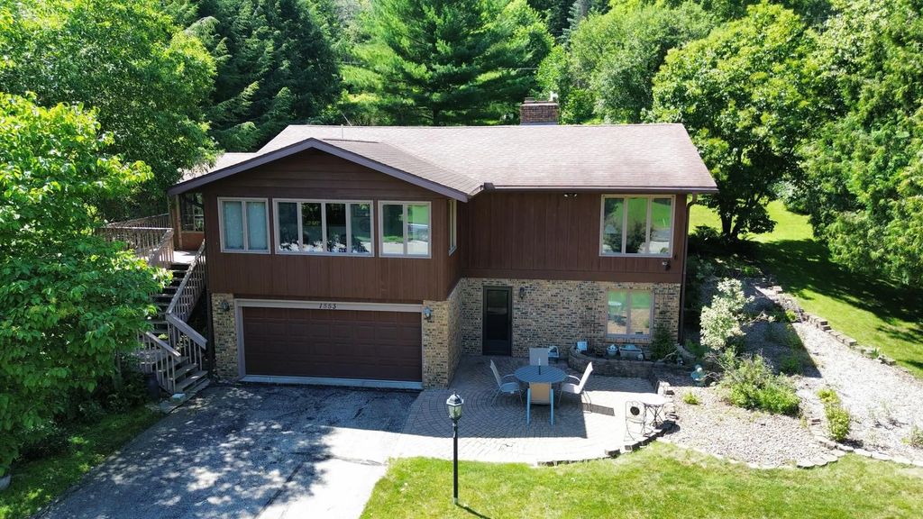 1553 Gilmore Valley Road, Winona