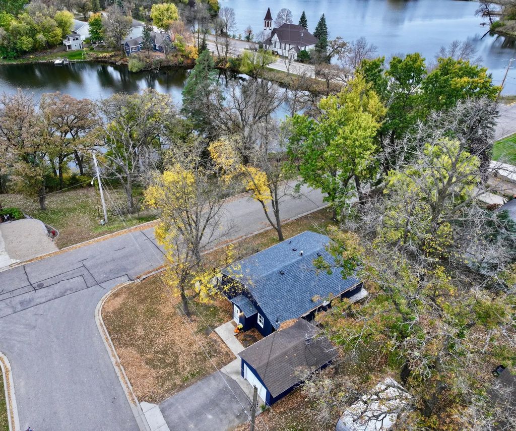 213 1st Avenue Se, New London