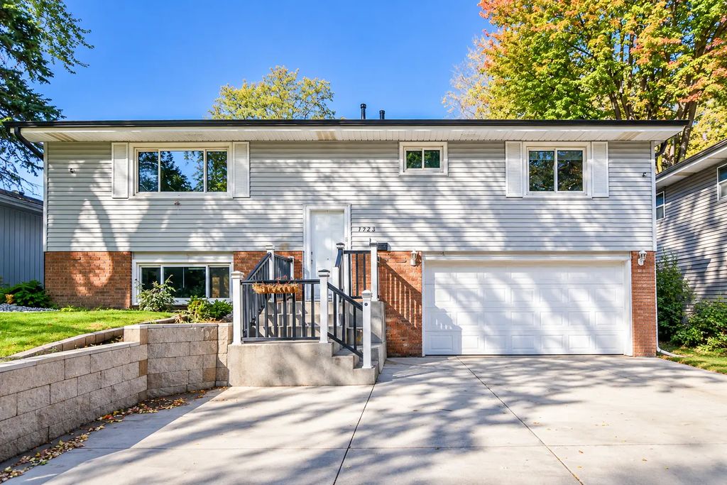 1325 42 1/2 Avenue Ne, Columbia Heights