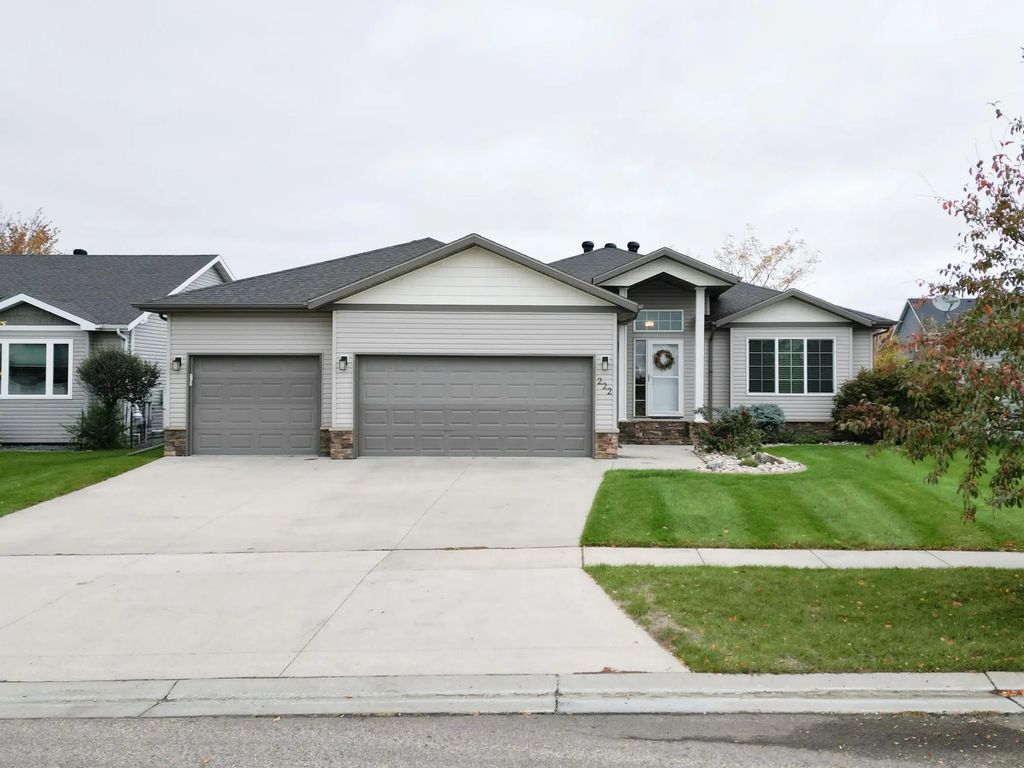 222 30th Avenue E, West Fargo