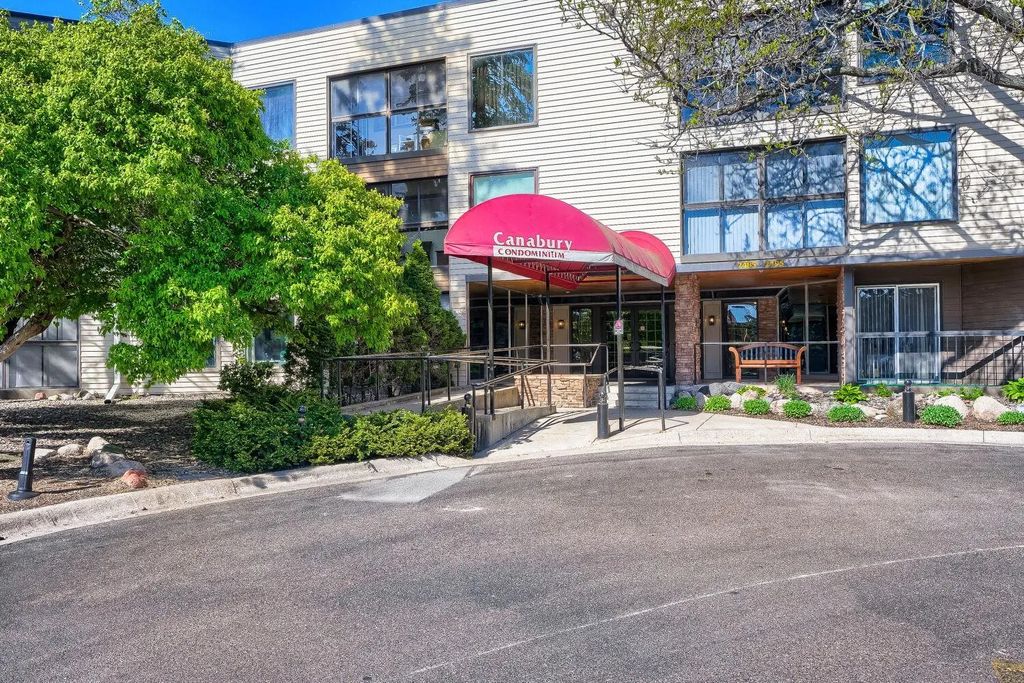 2495 Canabury Drive 333, Little Canada