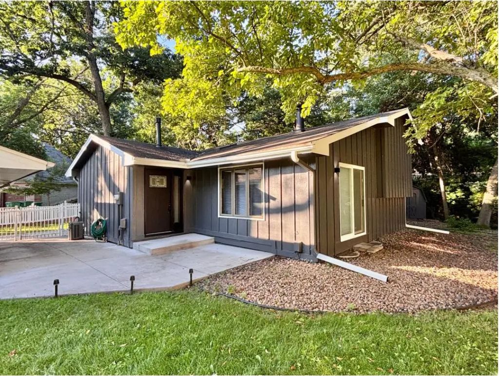 1414 W Danube Road, Fridley