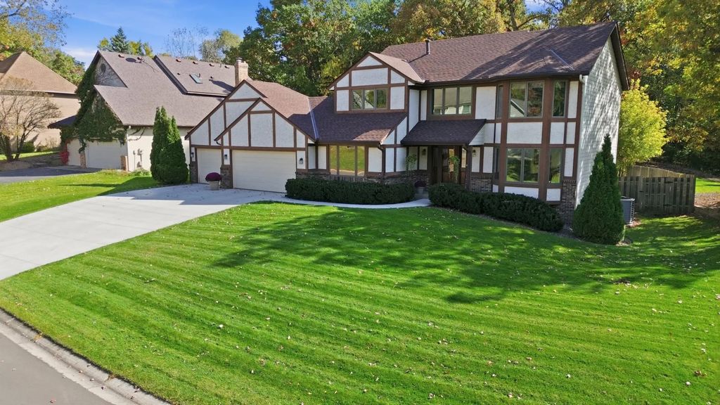 4772 London Lane, Eagan