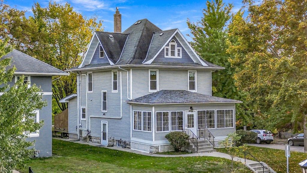 2016 Laurel Avenue, Saint Paul