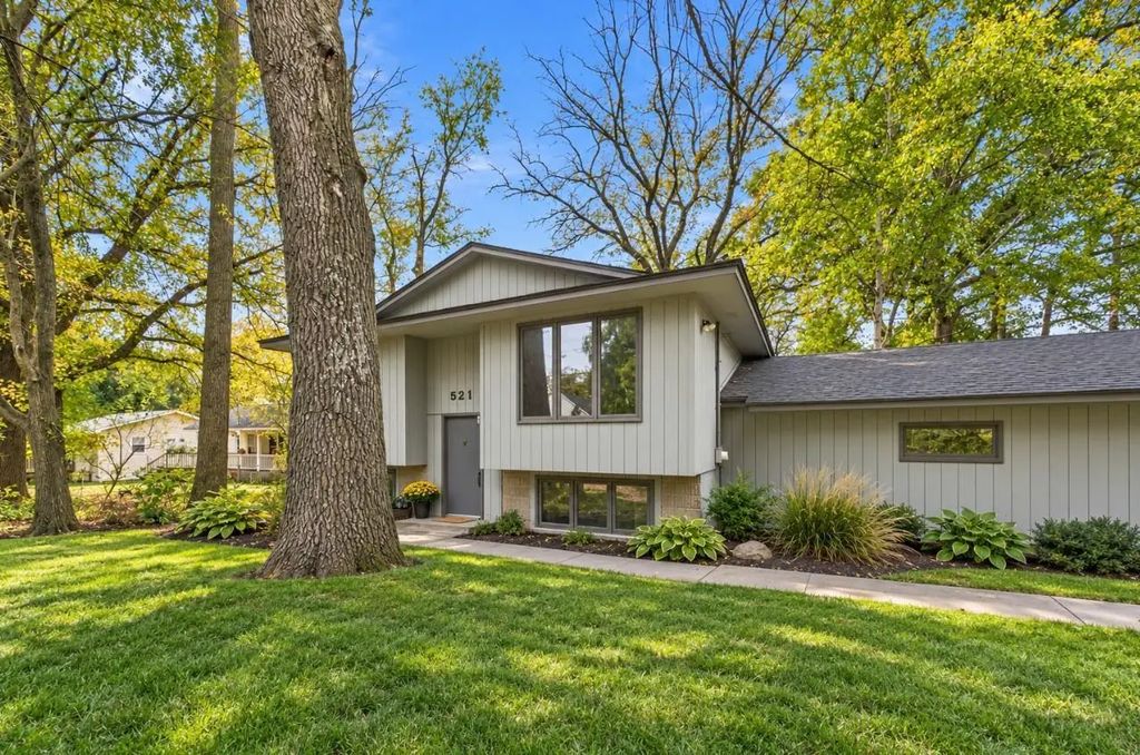 521 Warner Avenue S, Willernie