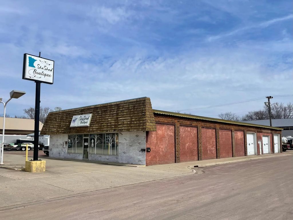 101 N Cass Avenue, Springfield