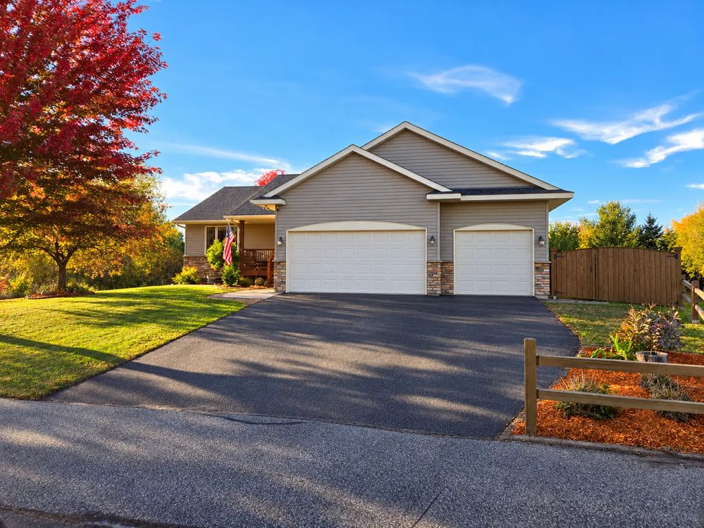 31758 Newport Curve, Lindstrom