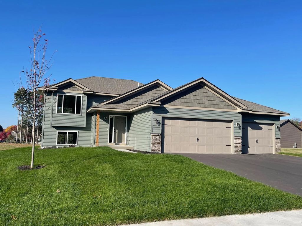 3423 Maple Drive S, Cambridge