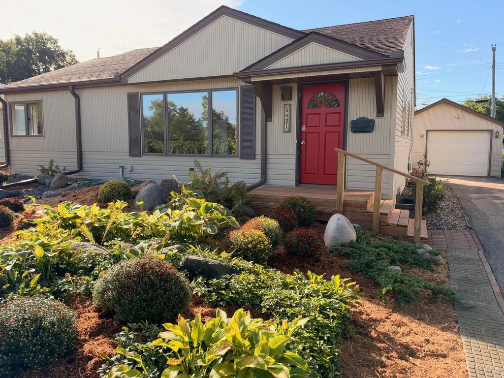 9021 Club Road, Saint Louis Park