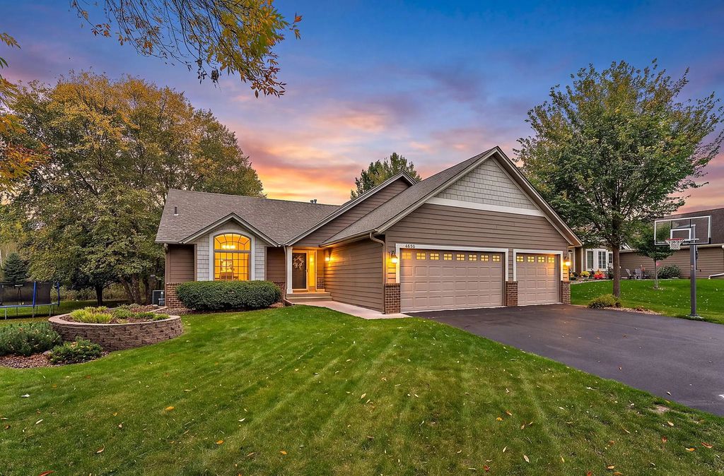 4696 Fairway Hills Drive, Eagan