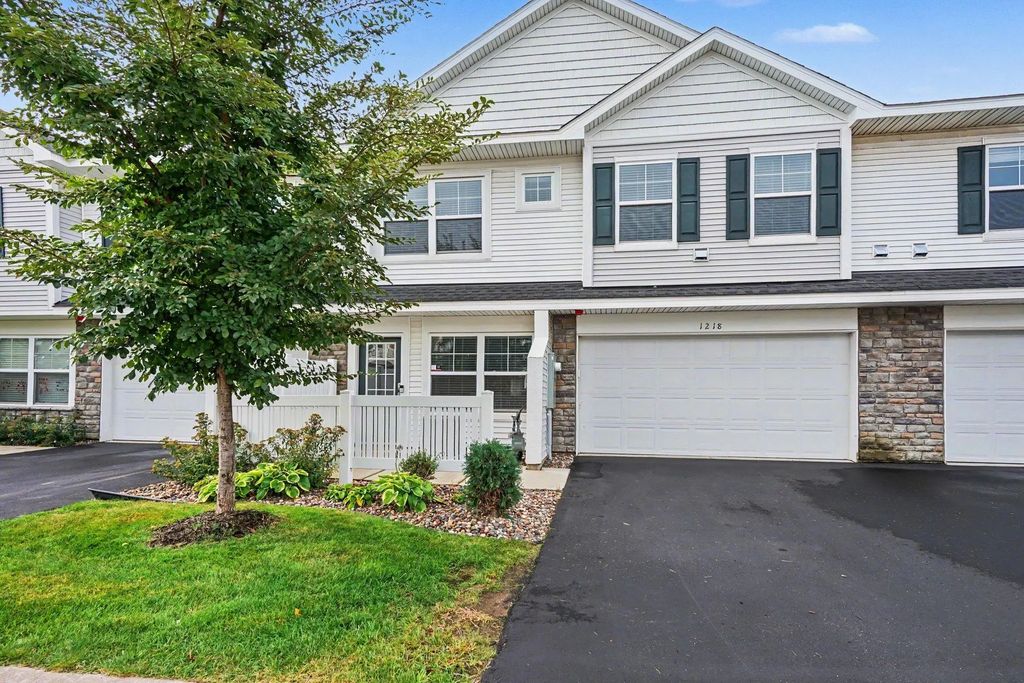 1218 Upper 142nd Street E, Rosemount